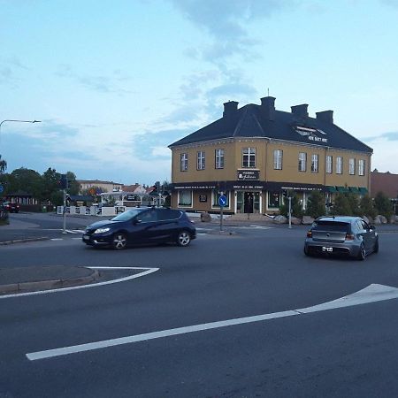 Paradlaegenhet Eskilstuna Esterno foto