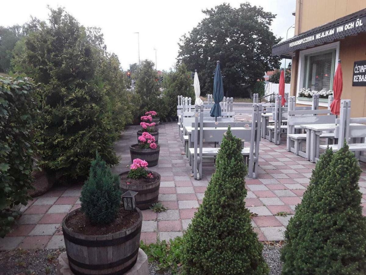 Paradlaegenhet Eskilstuna Esterno foto
