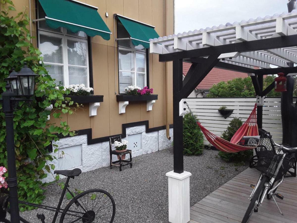 Paradlaegenhet Eskilstuna Esterno foto